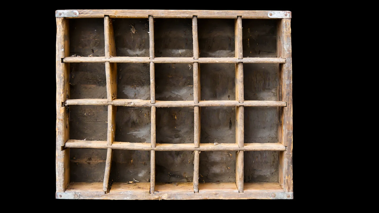 Cómo montar una estantería en pared de hormigón